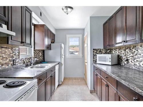 Upper-3200 Longfellow Avenue, Windsor, ON 