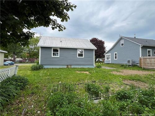 9 Churchill St, Hartland, NB 