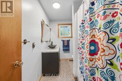 4Pc Bath on Main - wide - 