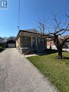 14 ASHMORE AVENUE Toronto, ON M8Z 4C4