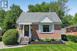 32 ROCKWOOD DRIVE Toronto, ON M1M 3N1