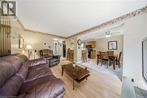 20 Melran Drive, Cambridge, ON - Indoor Photo Showing Living Room