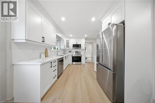 14 Bond Street, Brantford, ON - Indoor Photo Showing Kitchen With Upgraded Kitchen