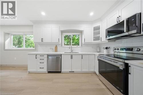 14 Bond Street, Brantford, ON - Indoor Photo Showing Kitchen