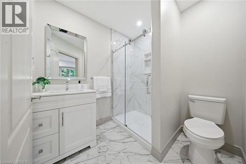 14 Bond Street, Brantford, ON - Indoor Photo Showing Bathroom
