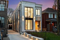 238 MELROSE AVENUE N Toronto, ON M5M 1Z1