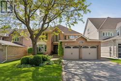 134 CORNER RIDGE ROAD Aurora, ON L4G 6L4