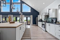 Loads of room within the kitchen - 
