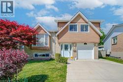 16 SUGAR MAPLE Place  Kitchener, ON N2N 1Y3