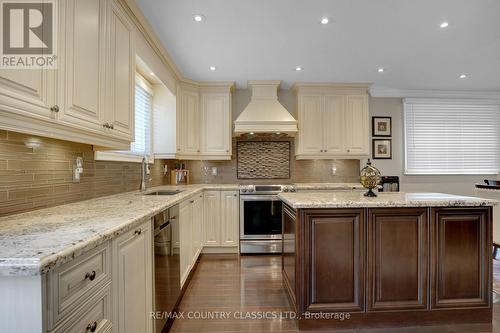 279 Manchester Drive, Newmarket (Bristol-London), ON 
