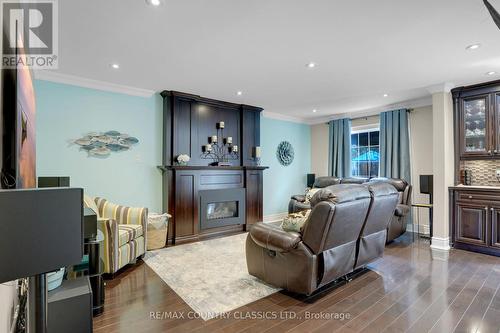 279 Manchester Drive, Newmarket (Bristol-London), ON 