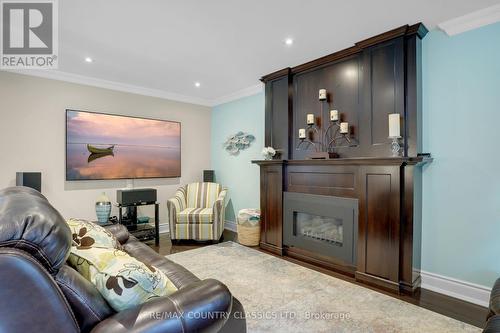 279 Manchester Drive, Newmarket (Bristol-London), ON 