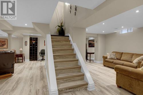 279 Manchester Drive, Newmarket (Bristol-London), ON 