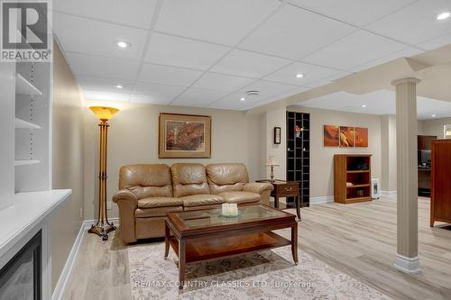 279 Manchester Drive, Newmarket (Bristol-London), ON 