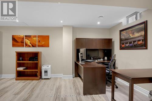 279 Manchester Drive, Newmarket (Bristol-London), ON 