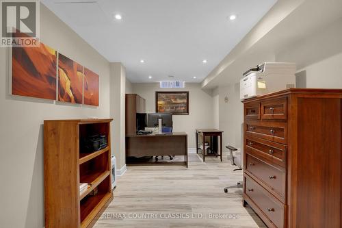 279 Manchester Drive, Newmarket (Bristol-London), ON 