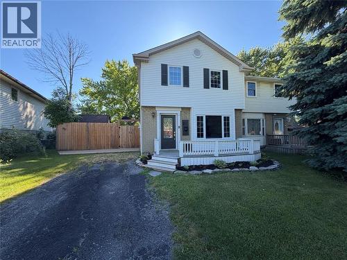 202 THAMES CRESCENT  Sarnia, ON N7S 5C9