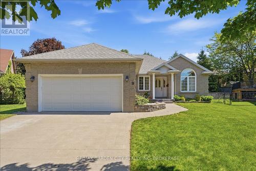 9 EVELYN COURT  Pelham (Fonthill), ON L3E 0R7