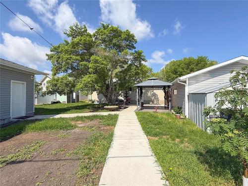 130 Madison Crescent, Brandon, MB 