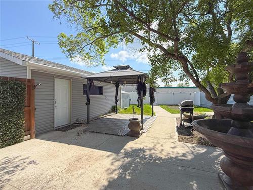 130 Madison Crescent, Brandon, MB 