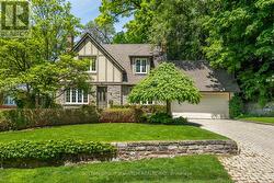 8 RIVERSIDE CRESCENT  Toronto, ON M6S 1B6