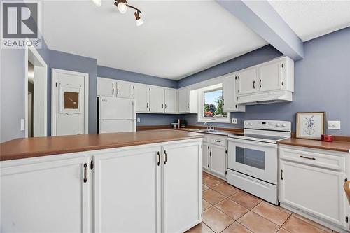 315 Willow Crescent, St Clair, ON 
