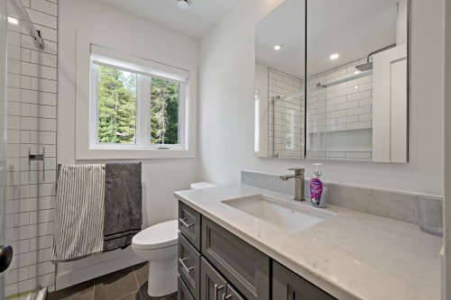 Bathroom - 144 Rue Richer, Mont-Tremblant, QC 