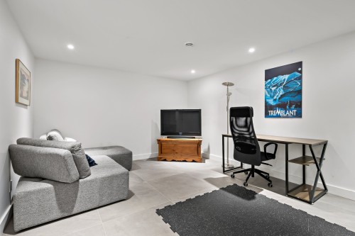 Family Room - 144 Rue Richer, Mont-Tremblant, QC 