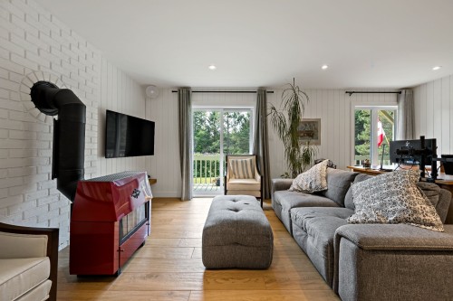 Living Room - 144 Rue Richer, Mont-Tremblant, QC 