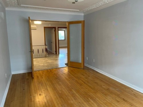Salon - 2-6525 Rue Fabre, Montréal (Rosemont/La Petite-Patrie), QC 