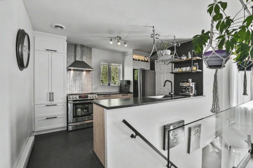 Cuisine - 196Z Av. Hochar, Saint-Sauveur, QC 