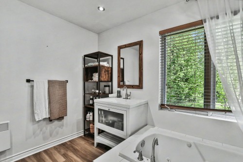 Salle de bains attenante à la CCP - 196Z Av. Hochar, Saint-Sauveur, QC 