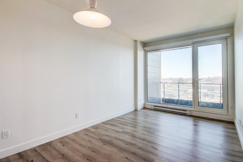 Living Room - 1701-2000 Rue Sauvé O., Montréal (Ahuntsic-Cartierville), QC 