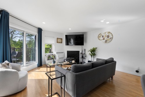 Salon - 305-5221 Rue Riviera, Montréal (Pierrefonds-Roxboro), QC 