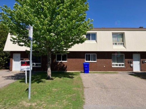 Stationnement - 832 Rue Charette, Gatineau (Buckingham), QC 