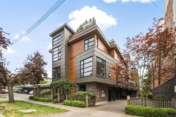 #4-1137 Meares St Victoria, BC V8V 3J9
