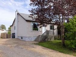 1126 Broadmore Ave Thunder Bay, ON P7E 2Y6