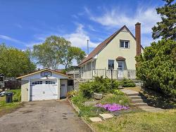 57 CLAYTE Street Thunder Bay, ON P7A 6S3