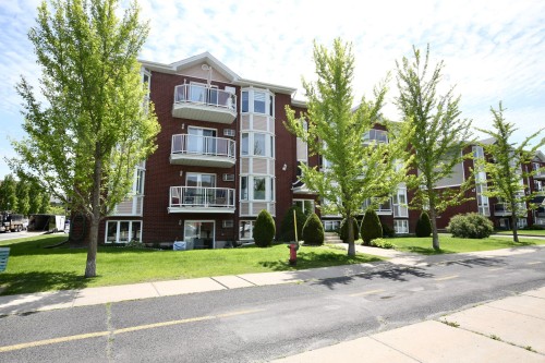 103-2475 Boul. Jacques-Marcil  Longueuil (Saint-Hubert), QC J3Y 9E4