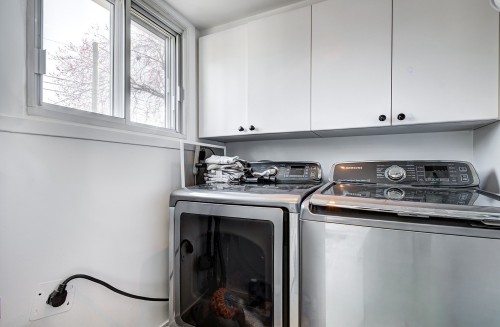 Salle de lavage - 74 Rue Chatillon, Dollard-Des-Ormeaux, QC 