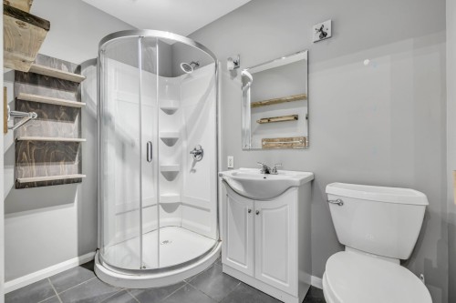 Salle de bains attenante à la CCP - 22 Rue Rivemont, Sainte-Brigitte-De-Laval, QC 