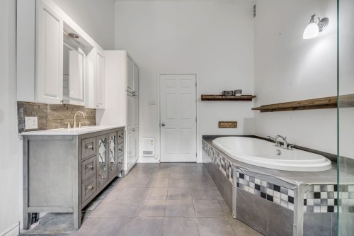 Salle de bains attenante à la CCP - 22 Rue Rivemont, Sainte-Brigitte-De-Laval, QC 