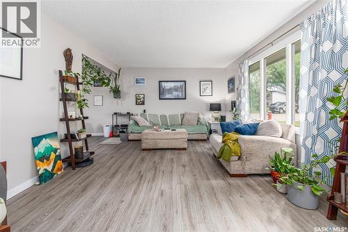 1301 Queen Crescent, Moose Jaw, SK 