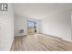 Open concept living/dining & kitchen - 