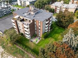 Welcome to Capri Gardens! Walk to the grocery store, doctor and shopping. - 