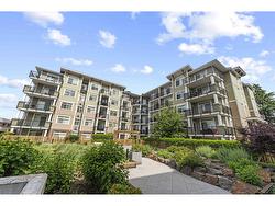 305 20686 EASTLEIGH CRESCENT Langley, BC V3A 0M4