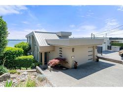 15094 ROYAL AVENUE  White Rock, BC V4B 1L9