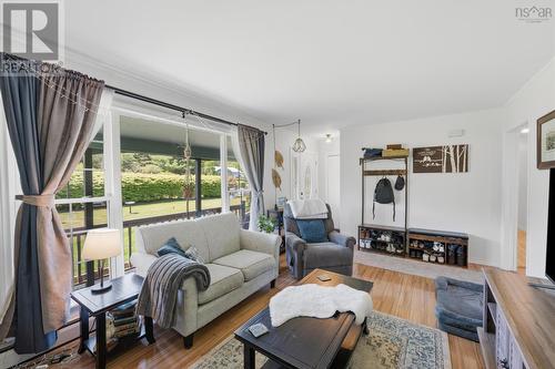 Living Room - 2897 Highway 331, Pentz, NS 