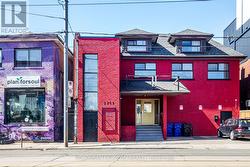 2261 DUNDAS STREET W  Toronto, ON M6R 1X6