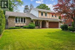 2218 STILLMEADOW Road  Mississauga, ON L5B 1X4